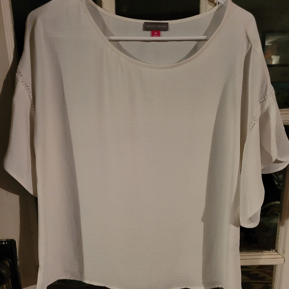 Vince Camuto Size M white blouse